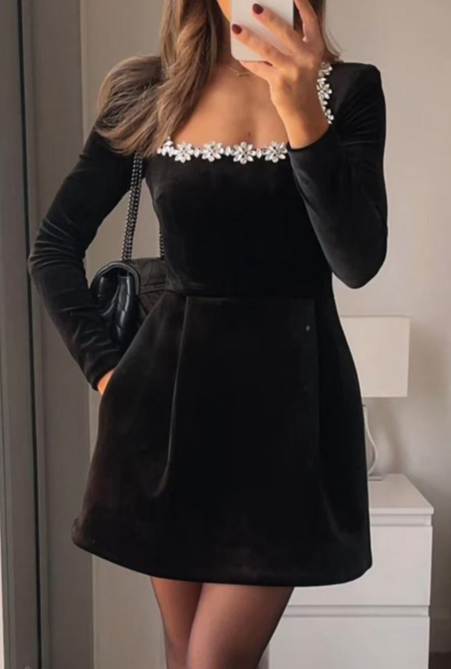 Look de fête robe courte noire chic tendance pour réveillon du nouvel an 2027